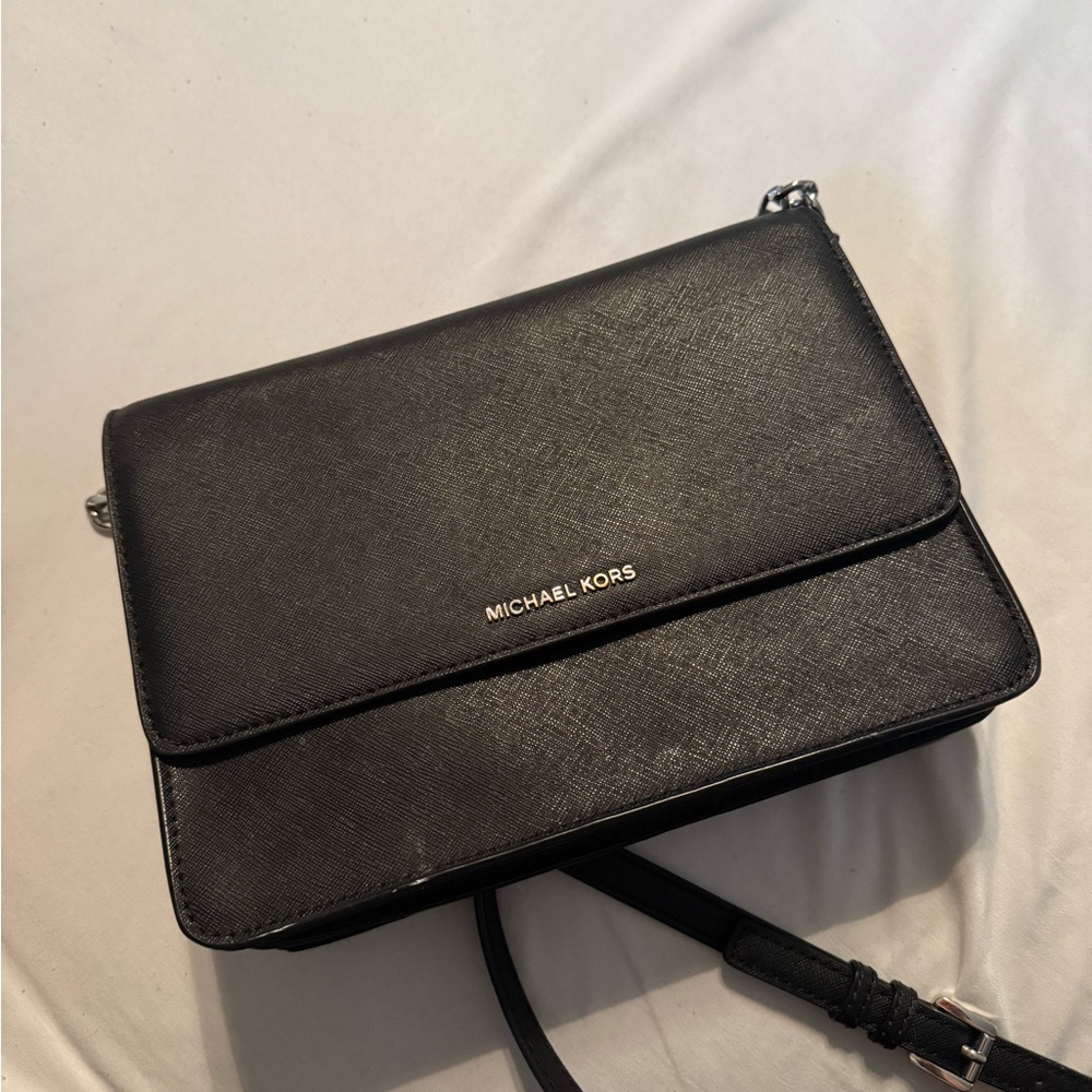 Michael Kors Black Crossbody Bag with Sleek Design
